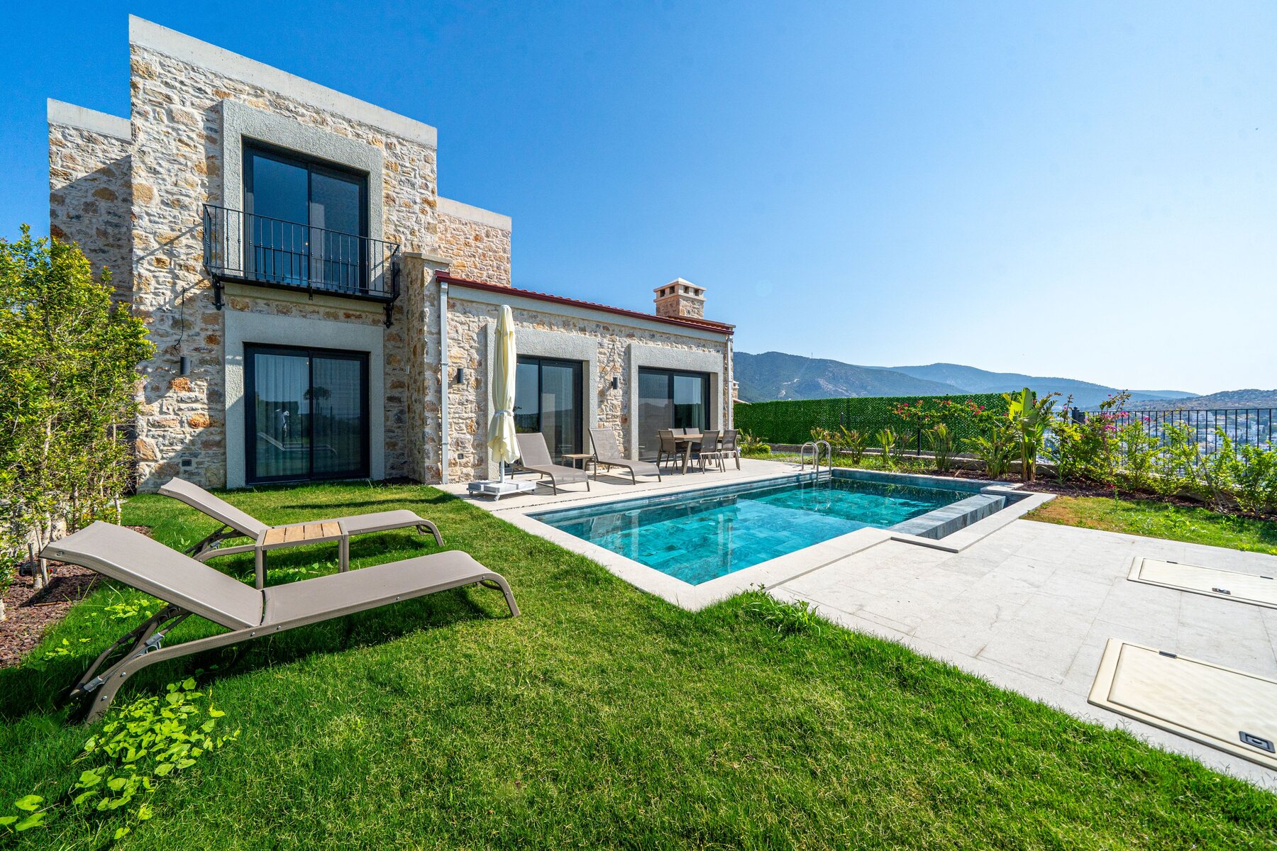 Hill villa cephe ve havuz